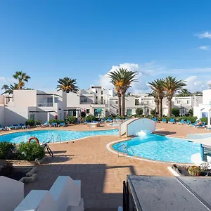  Apartahotel 13 Con Terraza Y Piscina En España